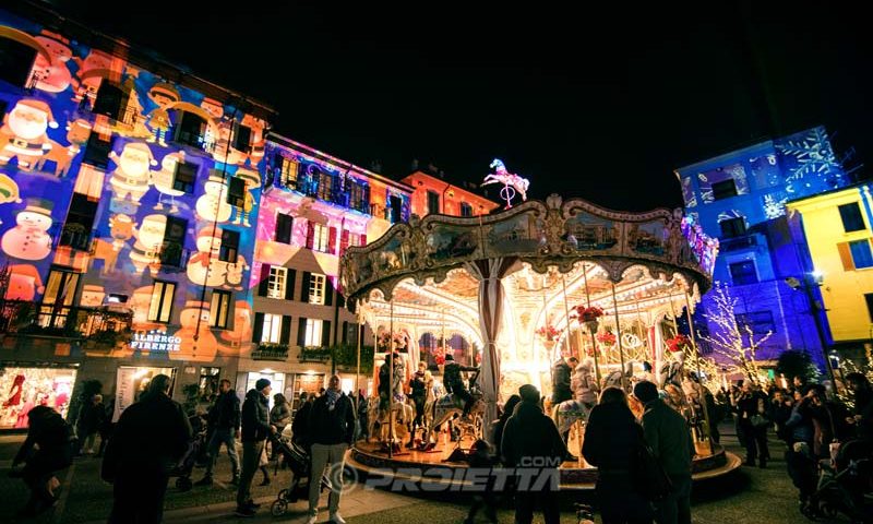 Piazza Volta, Como, luci di Natale