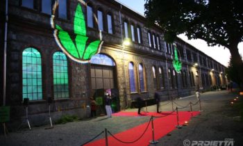 Projections du logo Herbalife à Turin