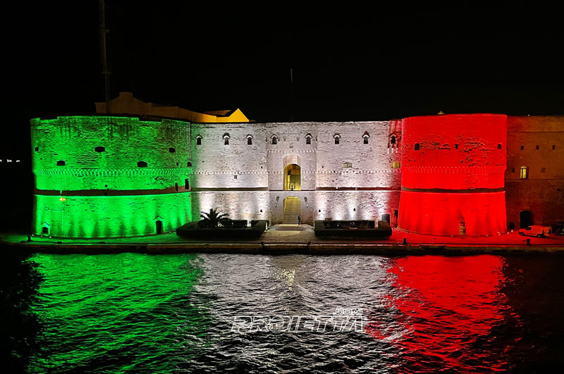 Projection Tricolore italienne - Château aragonais de Taranto